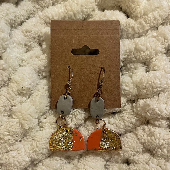 Handmade polymer clay boho gold flake dangle earrings - Picture 2 of 2